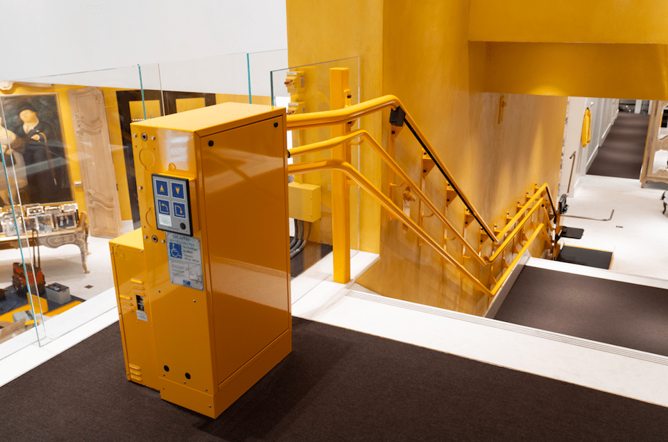 Inclined lift for stairwell